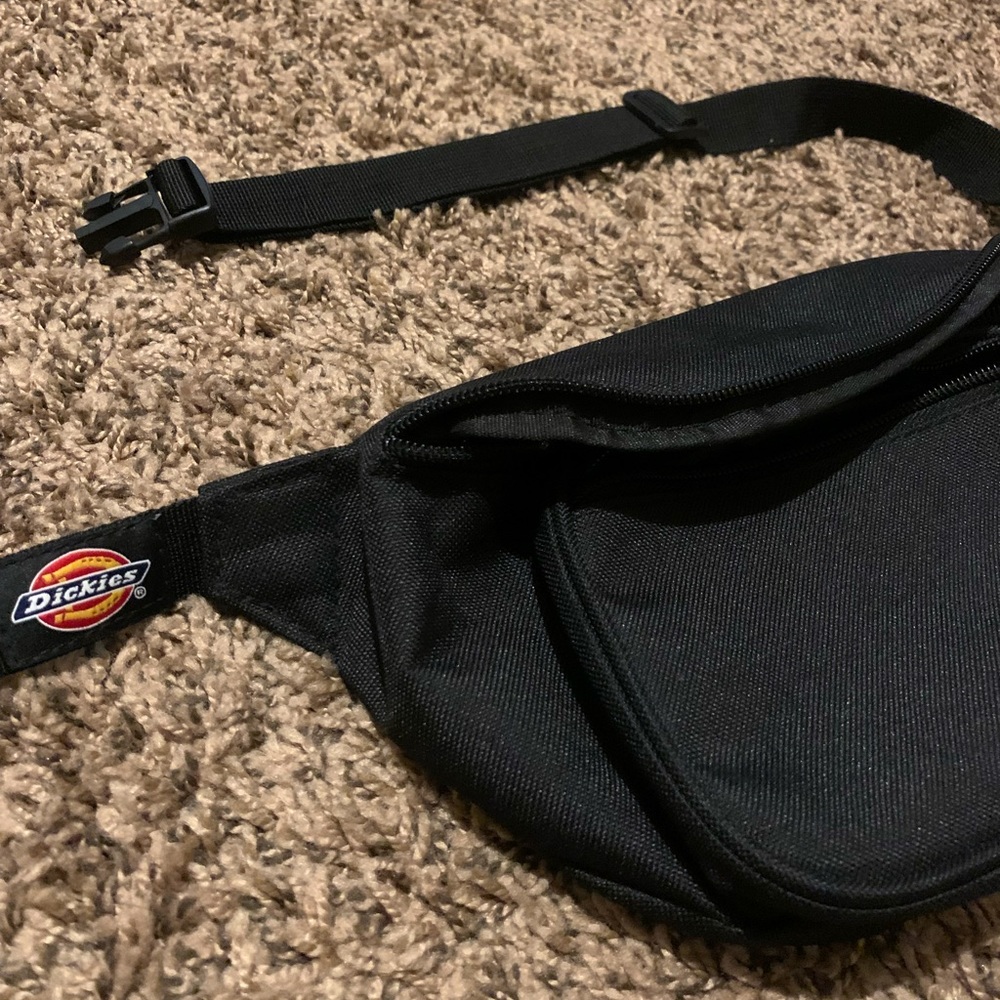 Dickies Black 3-Pocket Adjustable Fanny Pack